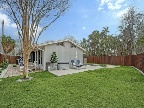 Lido Key Three Bedroom Vacation Home With Pool Walk To Beach